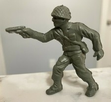 Vintage 1950s Lido WWII Army Soldier w/ Pistol Plastic Figure 2.5"