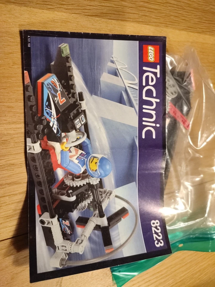 LEGO Technic Harbor Hydrofoil 7 #8223 (Includes MINIFIGURES and INSTRUCTIONS), photo 1 sur 2