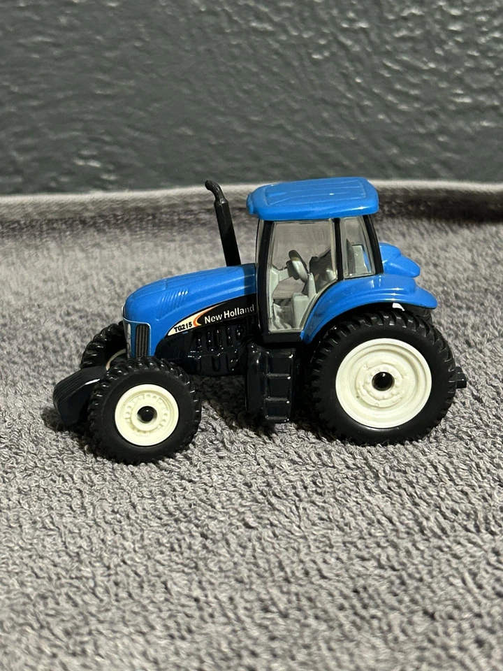 New Holland TG215 FWA Tractor, 1/64 scale by ERTL, Farm Toys - Image 2 of 4
