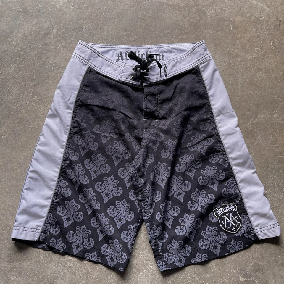 Baúl corto Affliction Board para hombre 30 MMA surf estilo tatuaje Cyber Grunge Y2K Foto 2 de 4