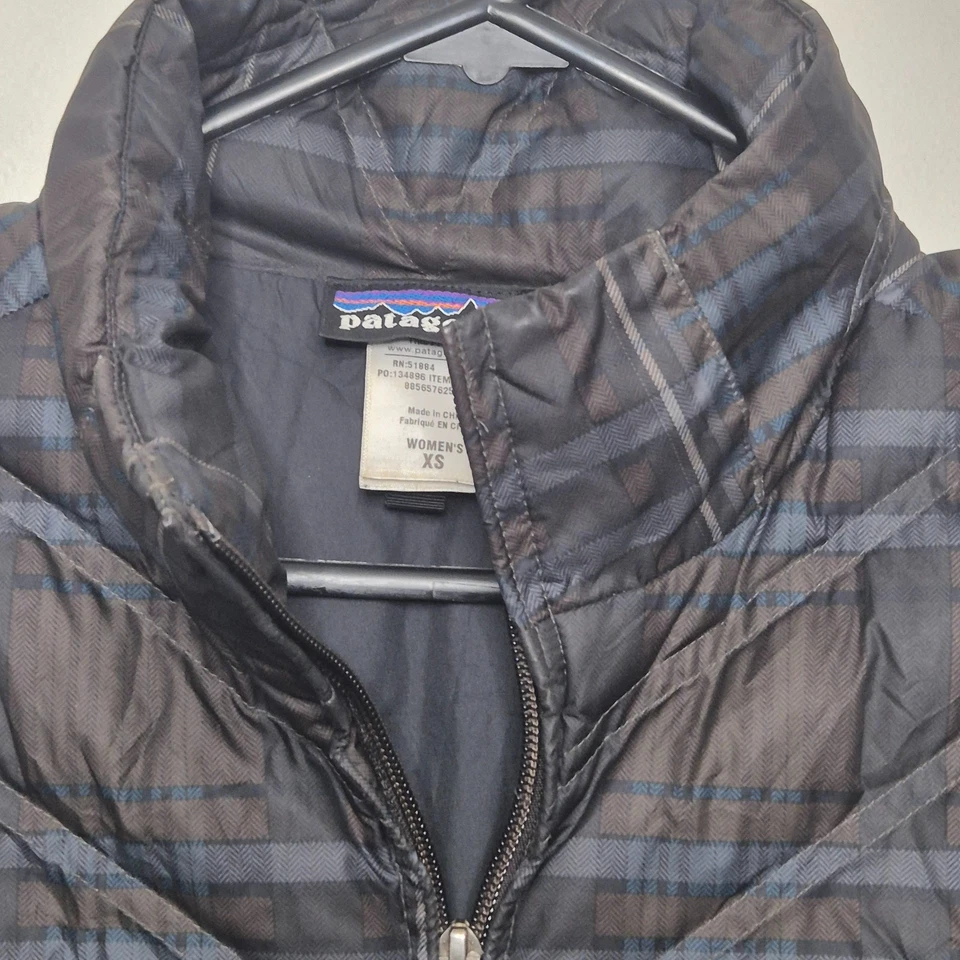 Patagonia Checked Puffer Vest Women's Size XS Hiking Active Outdoors 28395FA12 - image 4 of 4
