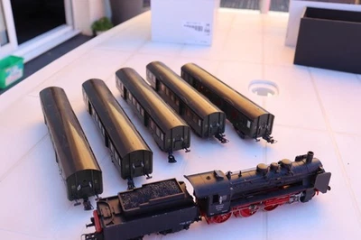un Lot Locomotive vapeur analogique HO ROCO et cinq voitures voyageurs - Photo 1/4