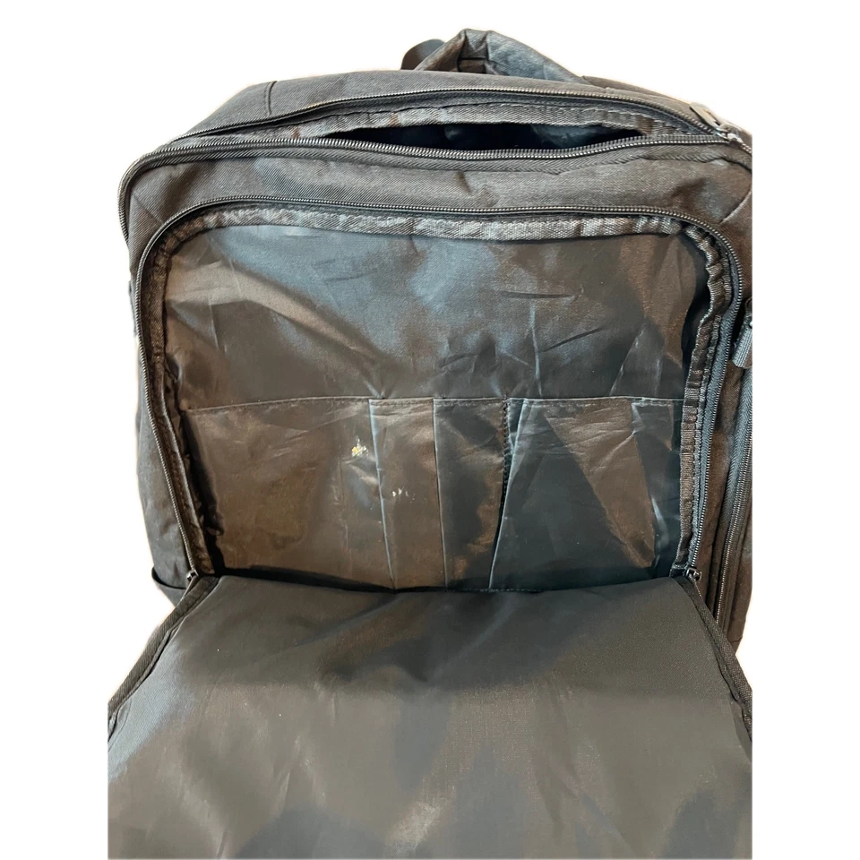 Mochila de carga acolchada negra Target Charging Clamshell Foto 3 de 4