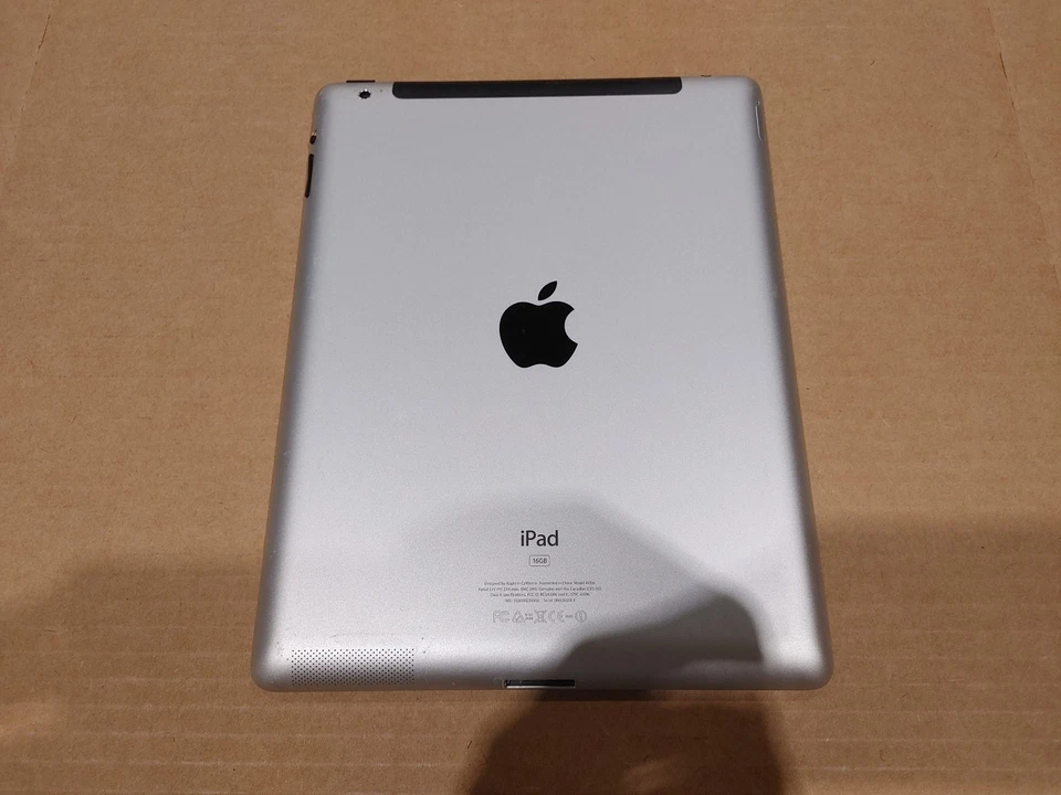 Good Condition Apple iPad 2nd Generation Black 9.7in 16GB Wifi + 3G Tested Works - Image 2 of 4