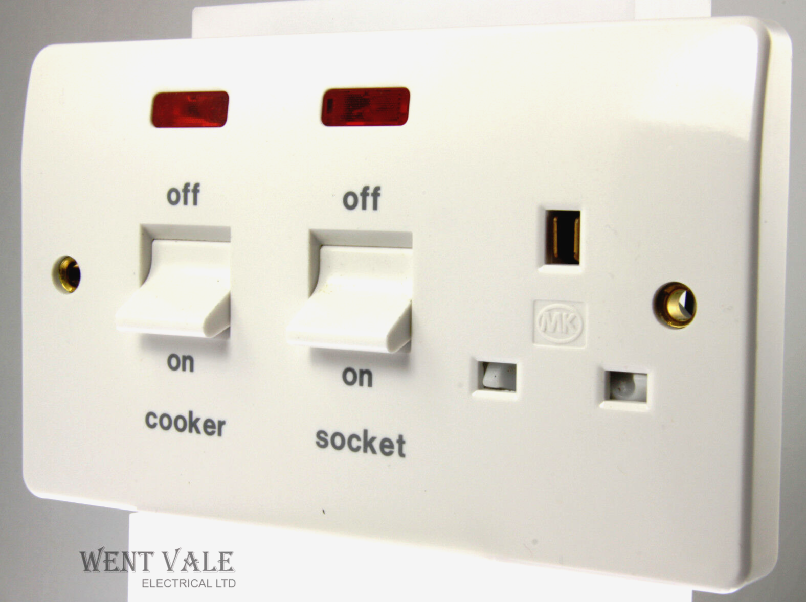 MK Logic Plus - K5061 WHI - 45a Double Pole Cooker Control & 13A Socket + Neons