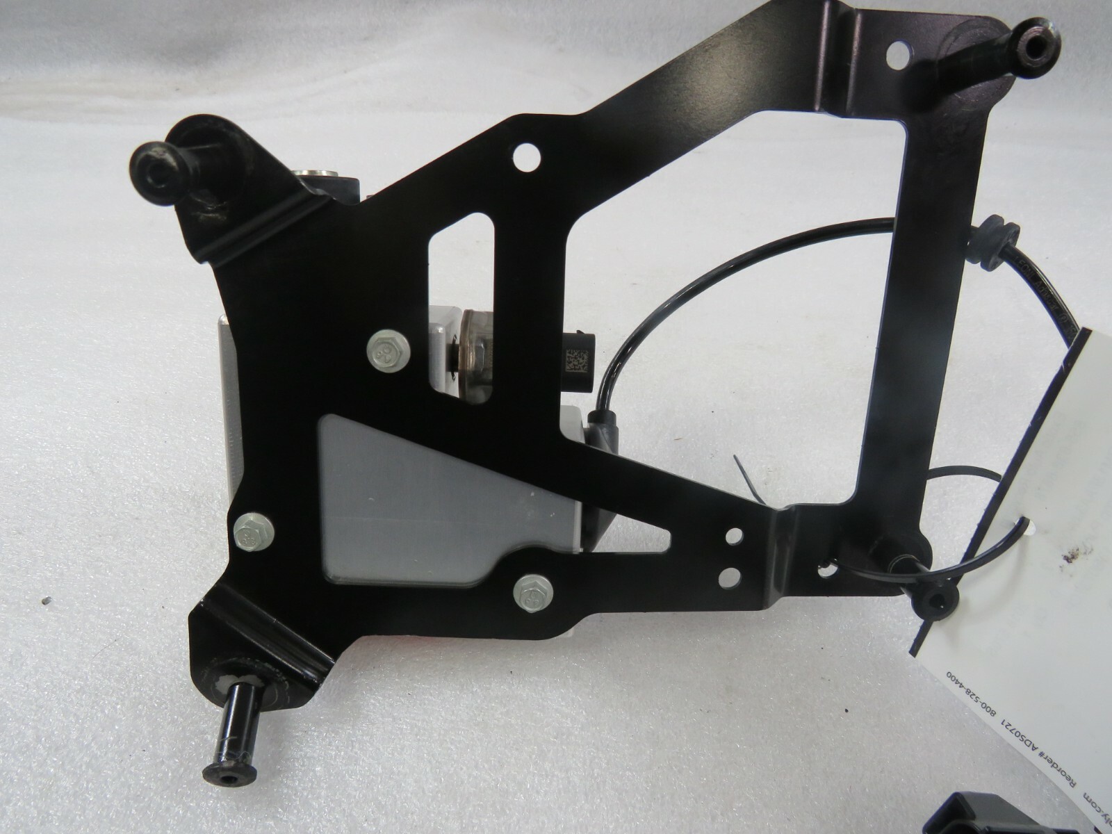McLaren 570S, Suspension Pump Valve, Used, P/N 13B0737CP