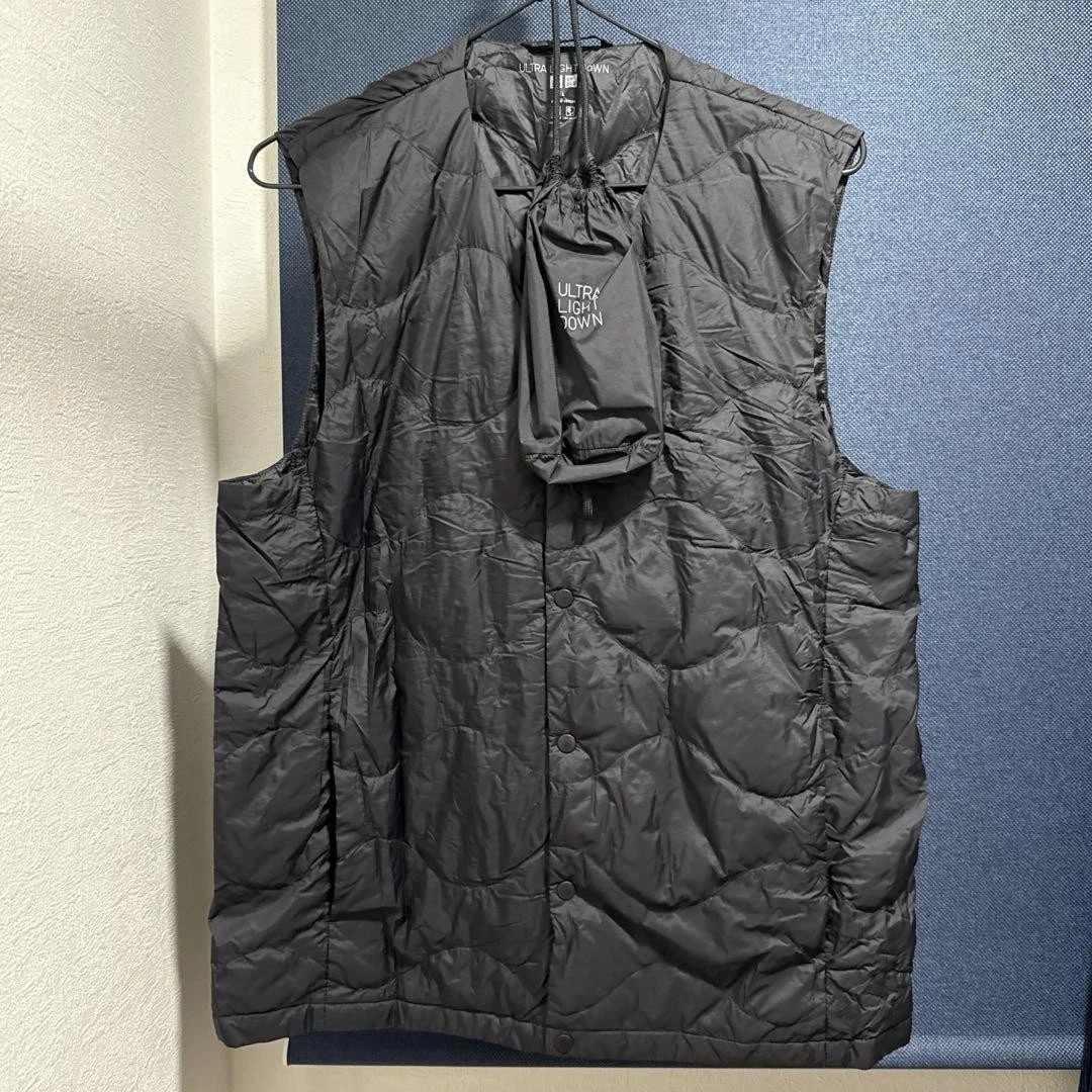 RARE- Uniqlo Men's Large Black Ultra Light Down Wave Quilt Compact Vest Packable image 2