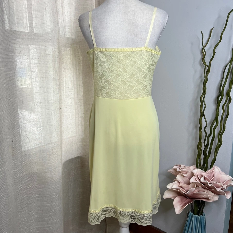 Copas bala de nailon sin cordones Warners vintage de los años 60 amarillas coqueta para mujer talla 34 Foto 3 de 4