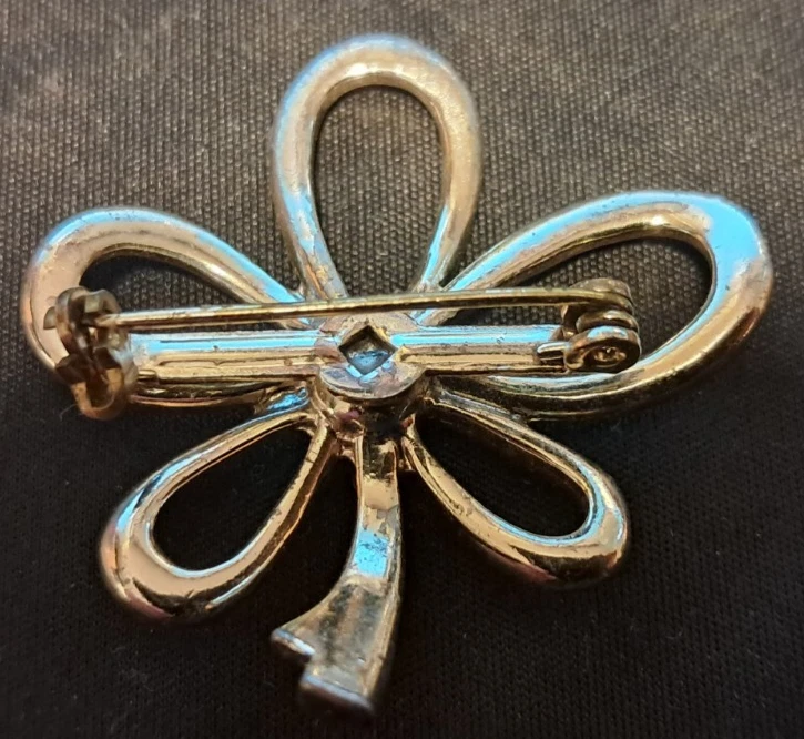 Schmuck: 1 schöne Brosche, zum Anstecken, Blüte, gelber Stein