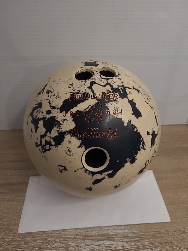 Vintage Brunswick Pro-Model 3A6-R31 Marble Swirl Bowling Ball: See Description!