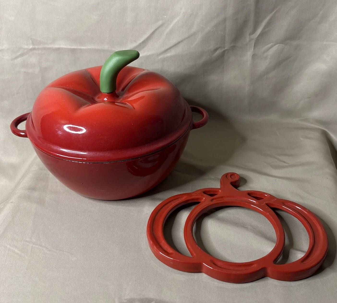 Technique 2QT APPLE Red Enameled Cast Iron Dutch Oven & Trivet
