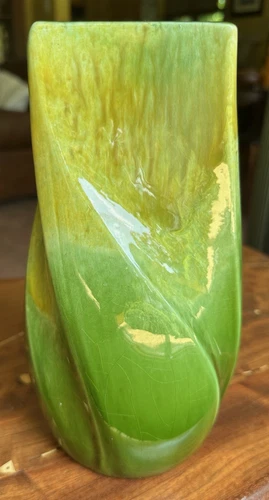 Royal Haeger Art Pottery  Hi Glaze Art Pottery Vase