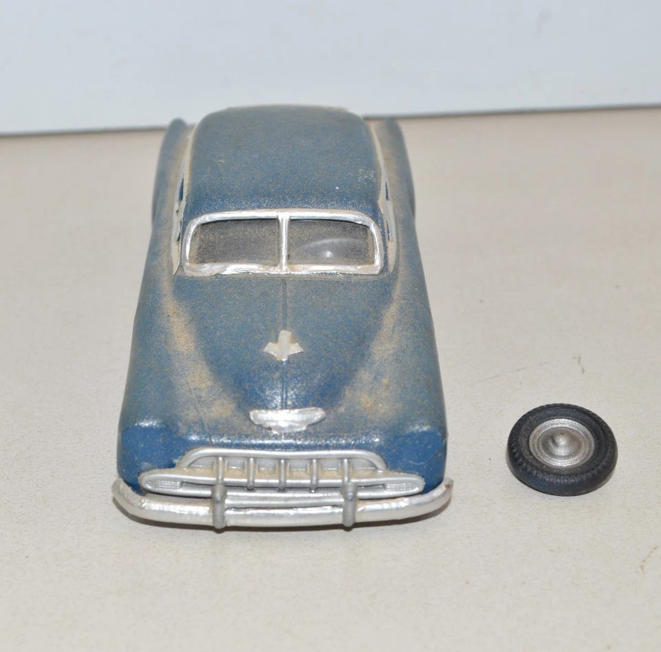 Vintage Pyro 1952 CHEVY FAS-BACK Model Car Built Up Junkyard Parts Lot 1/32 - Image 2 of 4