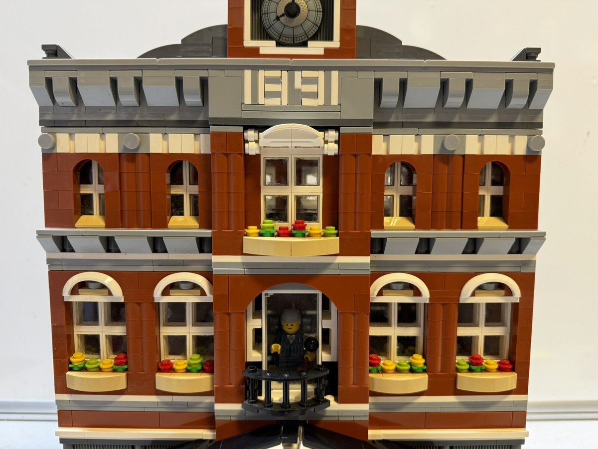 LEGO Creator Expert: Town Hall #10224- Loose No Box Looks Complete 