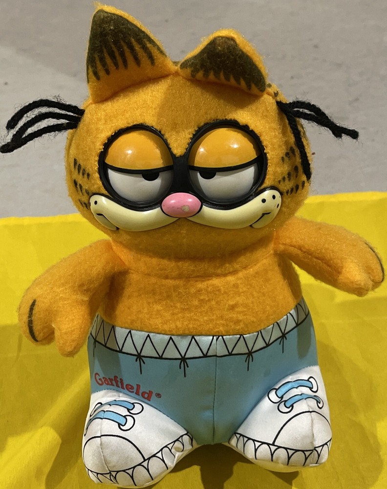 1983 Vintage Garfield Talking Plush Toy with Moving Eyes and Pull String