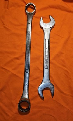 2 Craftsman Wrenches 15/16 × 1 in.  closed and open 