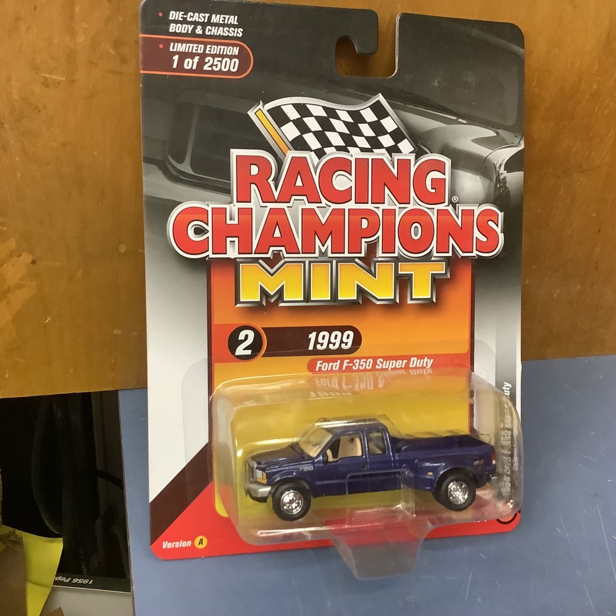 Racing Champions Mint 1999 Ford F-350 Super Duty pickup Truck