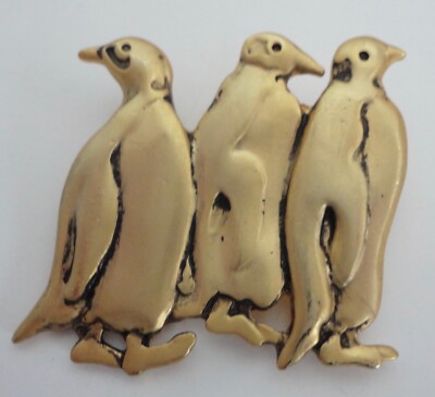 Penguin Gold Tone Metal Pin Duri