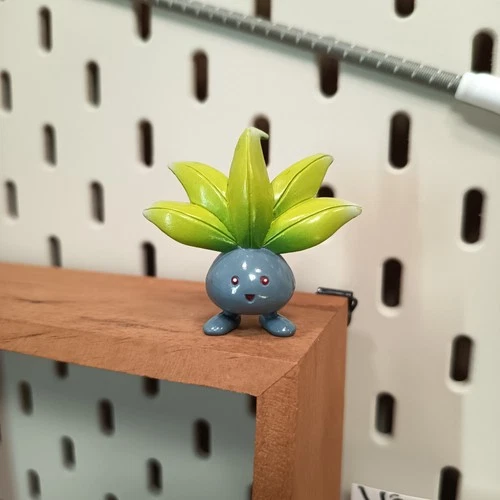 TOMY Pokemon ODDISH 1.5" Mini Figure CGTSJ Vintage Nintendo Toy Collectible