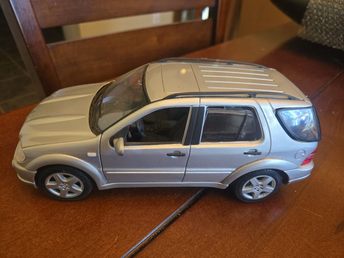 Maisto Mercedes-Benz 1:18 Scale Diecast Cars, Trucks & Vans for