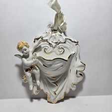 Vecchia Acquasantiera in ceramica bianca e oro con putto