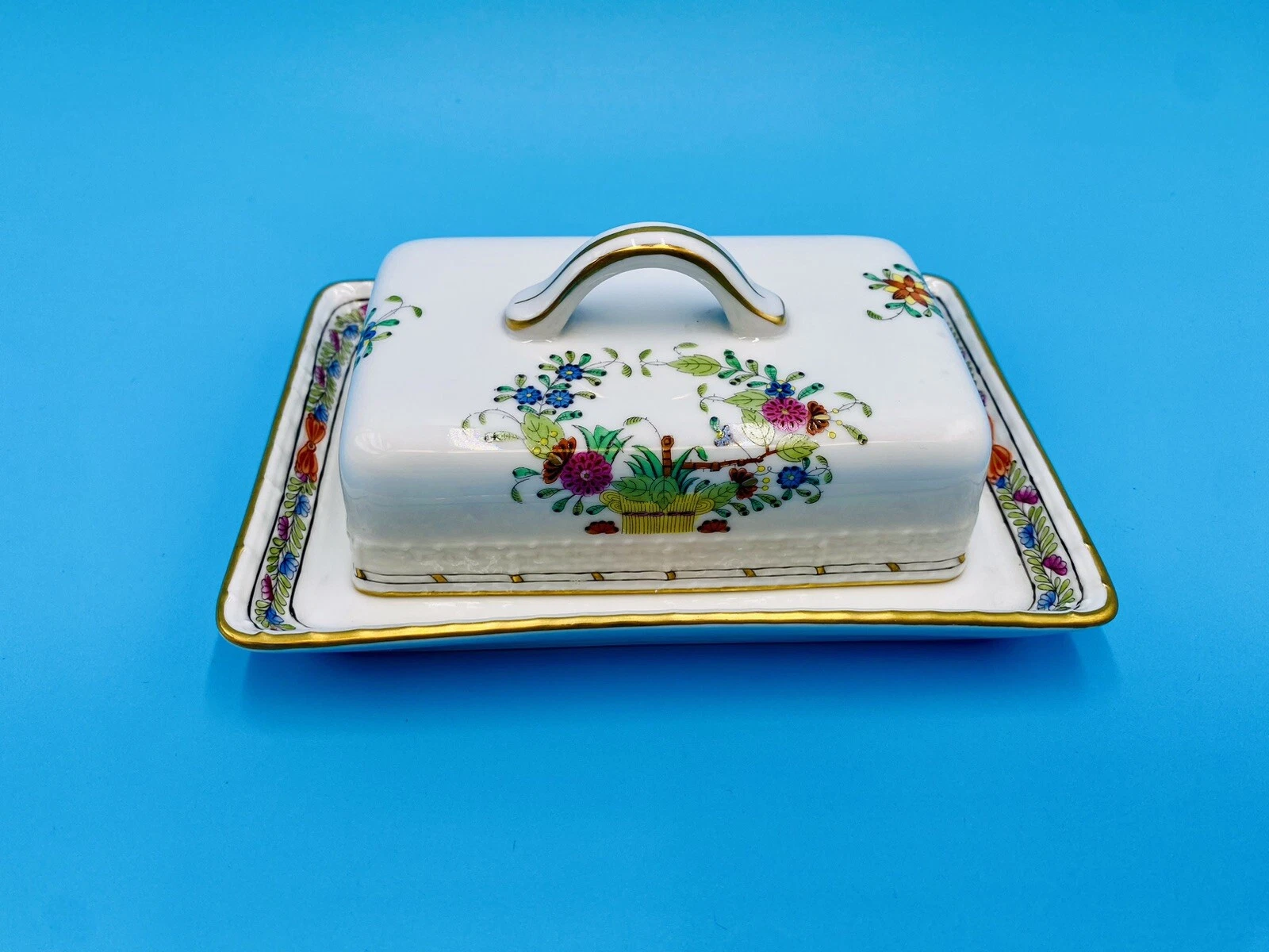 HEREND PORCELAIN HANDPAINTED INDIAN BASKET MULTICOLOR COVERED BUTTER DISH 389/FD