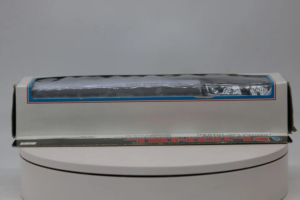 LIONEL 6-12836 DIE-CAST SANTA FE QUANTUM TRACTOR AND TRAILER O Gauge 1:48 Scale - Image 3 of 4