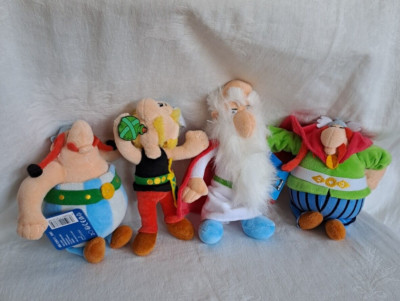 LOT 5 PELUCHES Asterix obélix chien Idefix Obelix Abraracourcix EUR 8