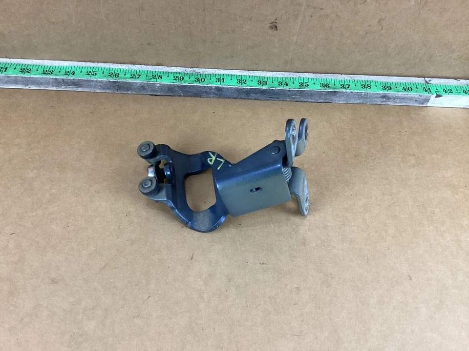 2011-2020 Toyota Sienna Rear Left Side Sliding Door Center Roller Hinge OEM - Image 3 of 4
