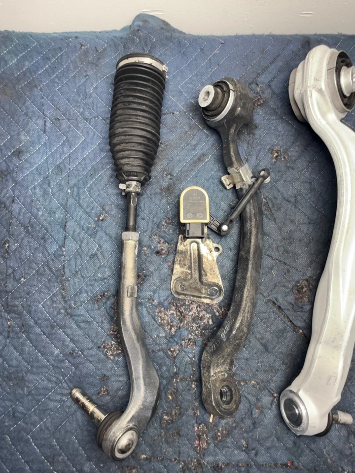 Conjunto de braço de controle superior e inferior dianteiro direito W218 2012 Mercedes CLS63 AMG 4 peças - Imagem 2 de 4