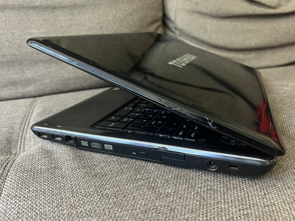 Toshiba Satellite P300 - Intel T6400 - ATI HD 3650, 4GB, 320GB, Windows 7 - Immagine 4 di 4