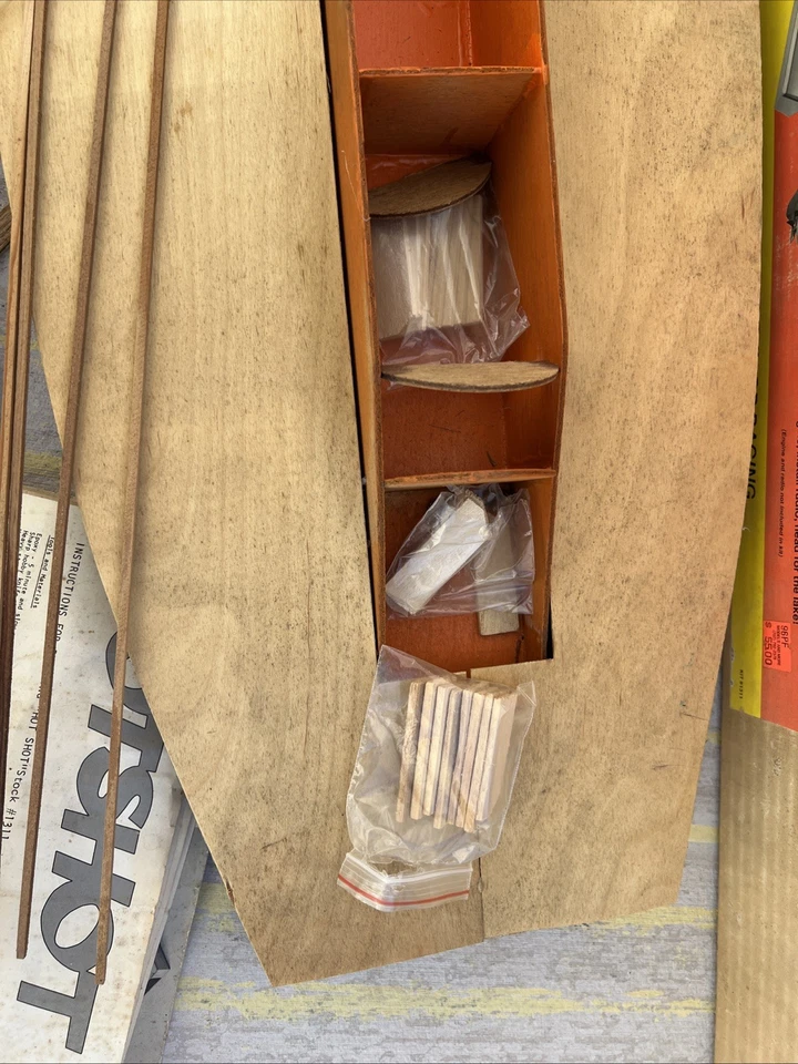 Vintage DUMAS Hotshot 44 Wood RC Racing Boat Kit Twin Hull Race - Image 4 of 4