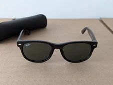 Pre-Owned Ray-Ban RB2132 New Wayfarer 901 Black Green 55-18 Sunglasses w/ Case