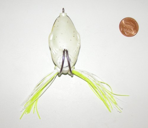 Señuelo de pesca de lubina rana de 2,25 pulgadas Soft Topwater aparejos peces grandes 6 piezas NUEVO - Imagen 4 de 6