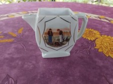 Petit Pot à Crème Verseuse en Porcelaine Décor Angélus Les Glaneuses de Millet