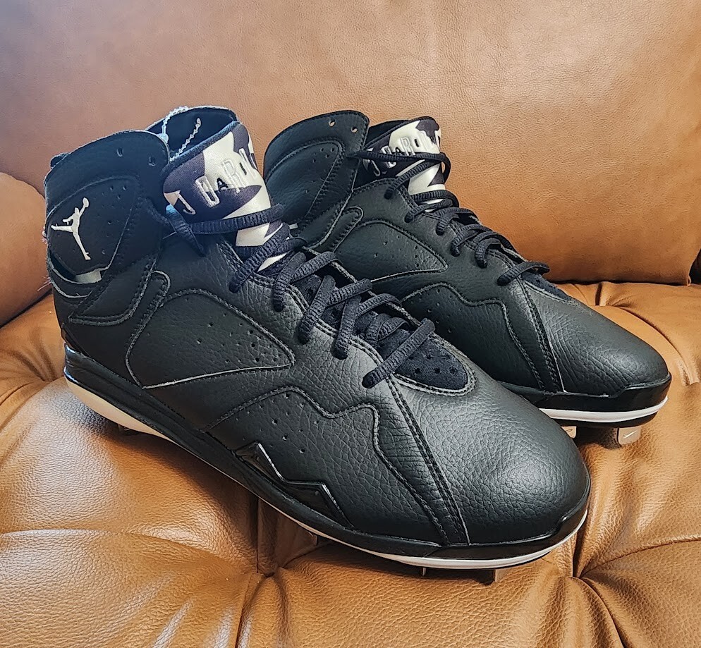 Air Jordan 7 VII Retro Oreo Metal Baseball Cleats - Size 9.5 Air Jordan 7 VII Retro Oreo Metal Baseball Cleats - Size 9.5