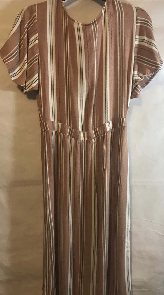 Vestido camisa Mimi Chica multicolorido listrado corte no peito vestido midi tamanho M novo - Imagem 2 de 3