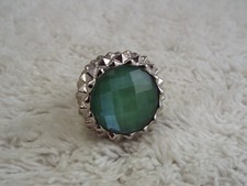 Silvertone Glass Green Ring Size 8 B16