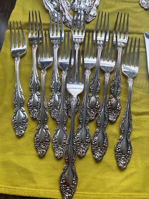 Vintage 1881 Rogers silverplate oneida ltd “Baroque Rose”1967