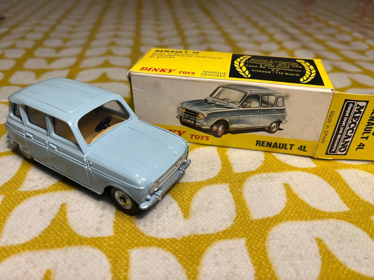 VENDUE Dinky Toys Meccano France Renault 4L réf 518 avec sa boîte d'origine. Etat exceptionnel - Collection