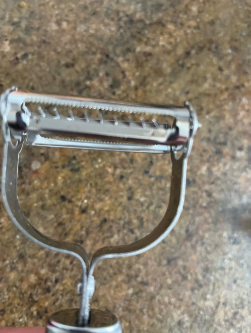 High Quality Stainless Steel Potato Cucumber Carrot Grater Julienne Peeler