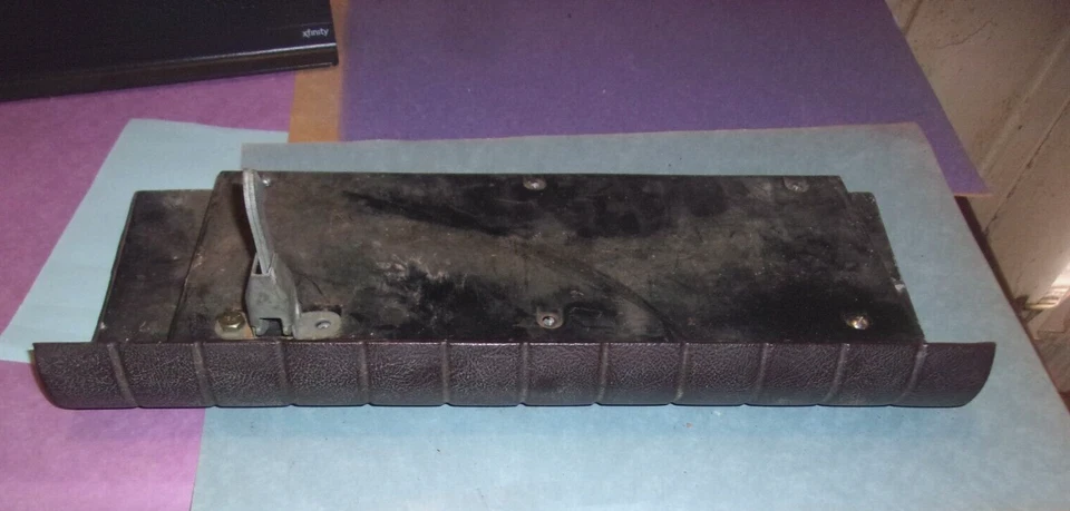 Panel de tablero de guantera Chrysler Imperial 1962-63 "granate oscuro" Foto 4 de 4