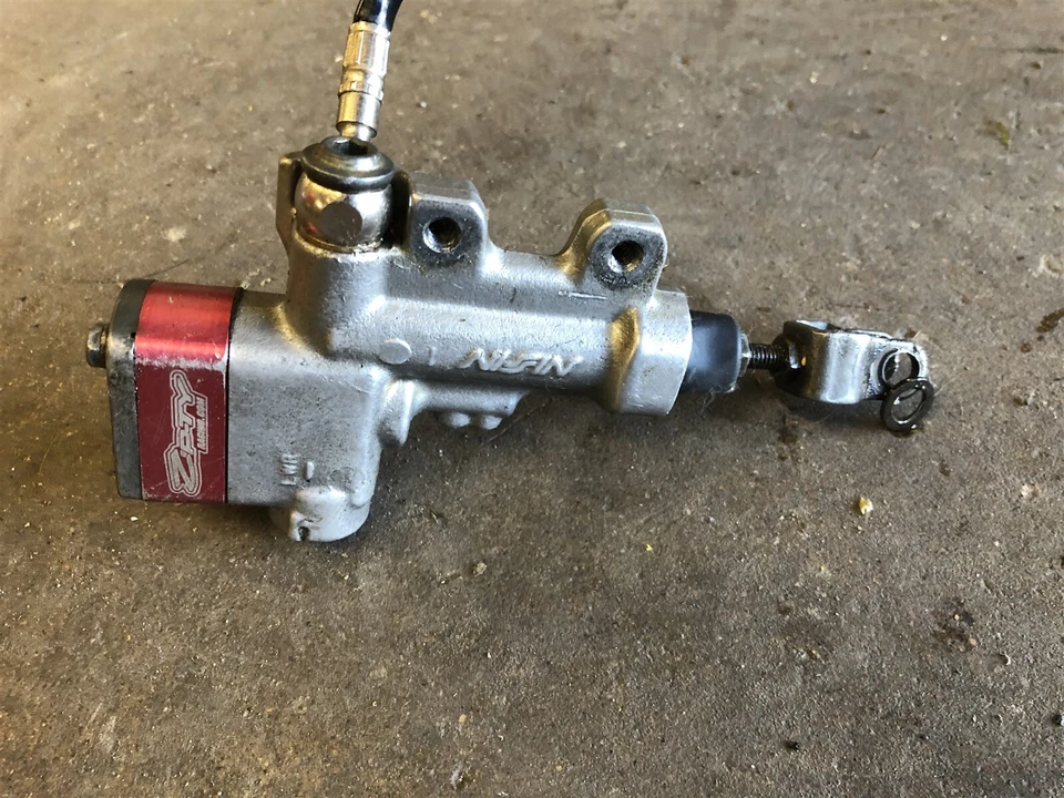 Suzuki RMX450Z RMZ RMX450 RMX 450 08-13 Rear Brake Master Cylinder Caliper Foto 2 de 4