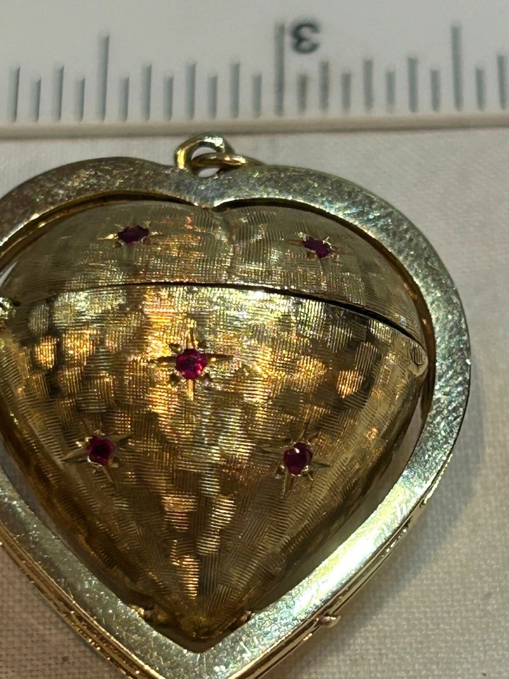 VINTAGE 14KT YELLOW PUFF HEART PHOTO LOCKET HUGE 25 GRAMS