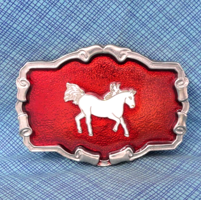 Hebilla de cinturón de pony vaqueras rojo brillante y blanco caballo occidental de colección años 80 con .GMP145 Foto 2 de 4