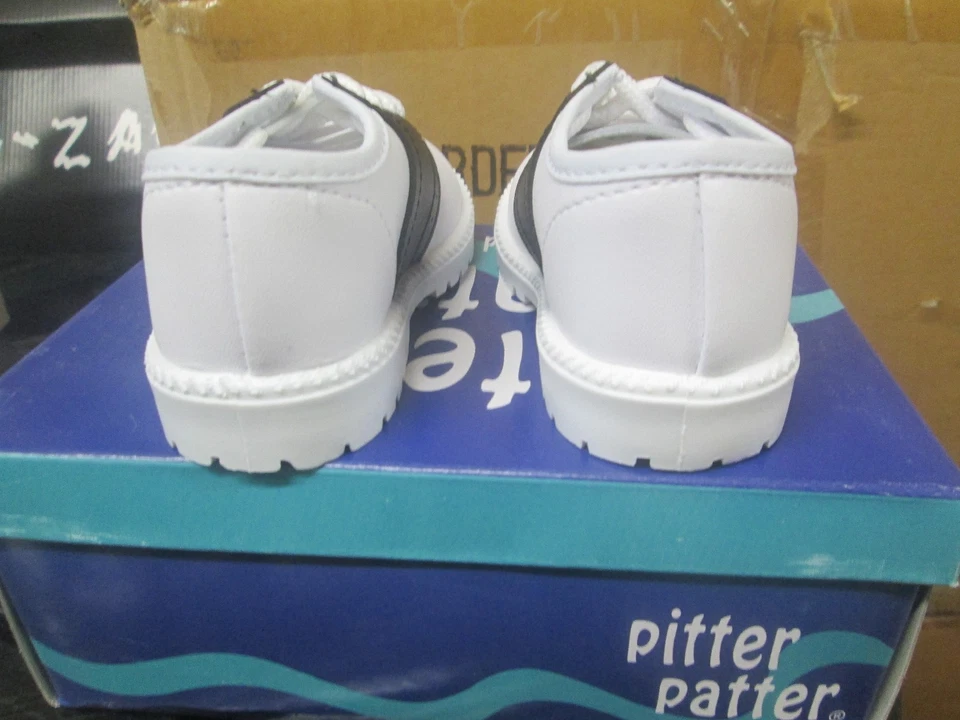 ZAPATOS DE SILLÍN NUEVOS EN CAJA Niños o Niñas Infante/Niño Pequeño BLANCO/NEGRO Talla 1-10 Foto 3 de 3