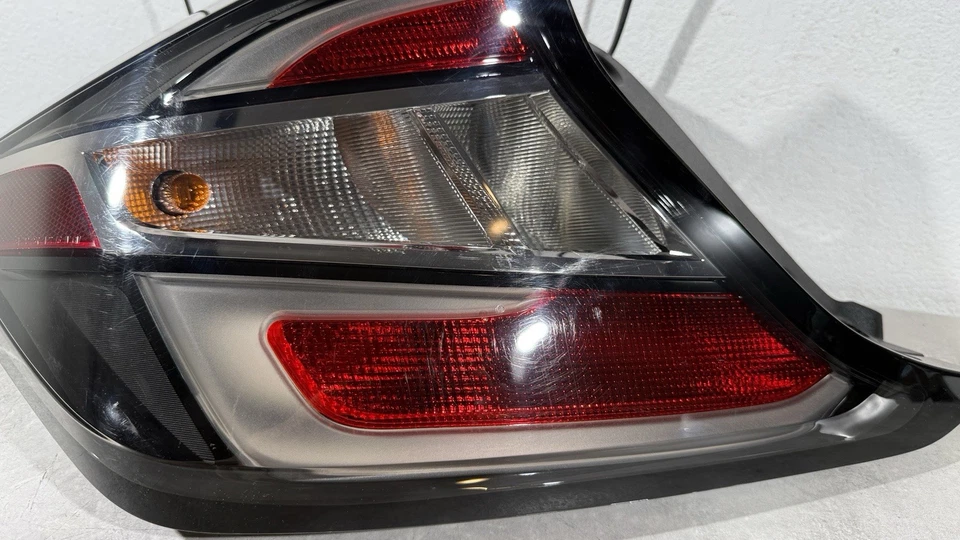 原始设备制造商 2016 - 2019 年雪佛兰 Volt 左 LH 司机侧外尾灯 23413608 — 第 3/4 张图片