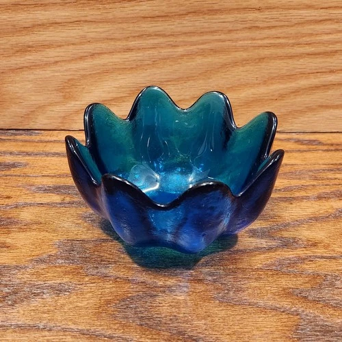 Blenko Art Glass Scalloped Lotus Flower Eight Petal Blue Bowl 5.5" Textured Dish