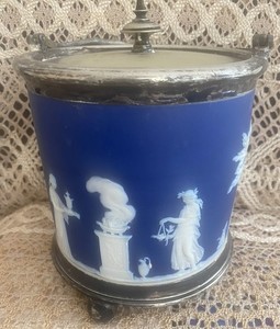 Wedgwood Jasperware Dark Blue Biscuit Jar/Lid/ Handle Round Jar 1900’s 6” Tall