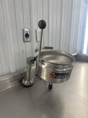 2022 Groen TDC/3-3 Stainless Steel 3 Qt. Direct Steam Hand Tilt Kettle